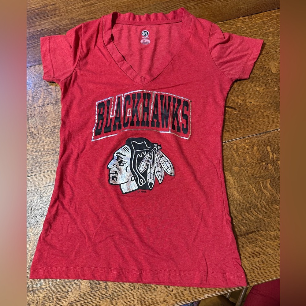 Blackhawks NHL women’s tshirt‎ sz medium